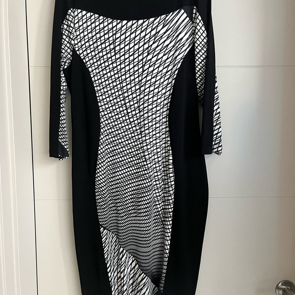 Chic Black and White Patterned Long Sleeve Dress - Picture 1 of 5